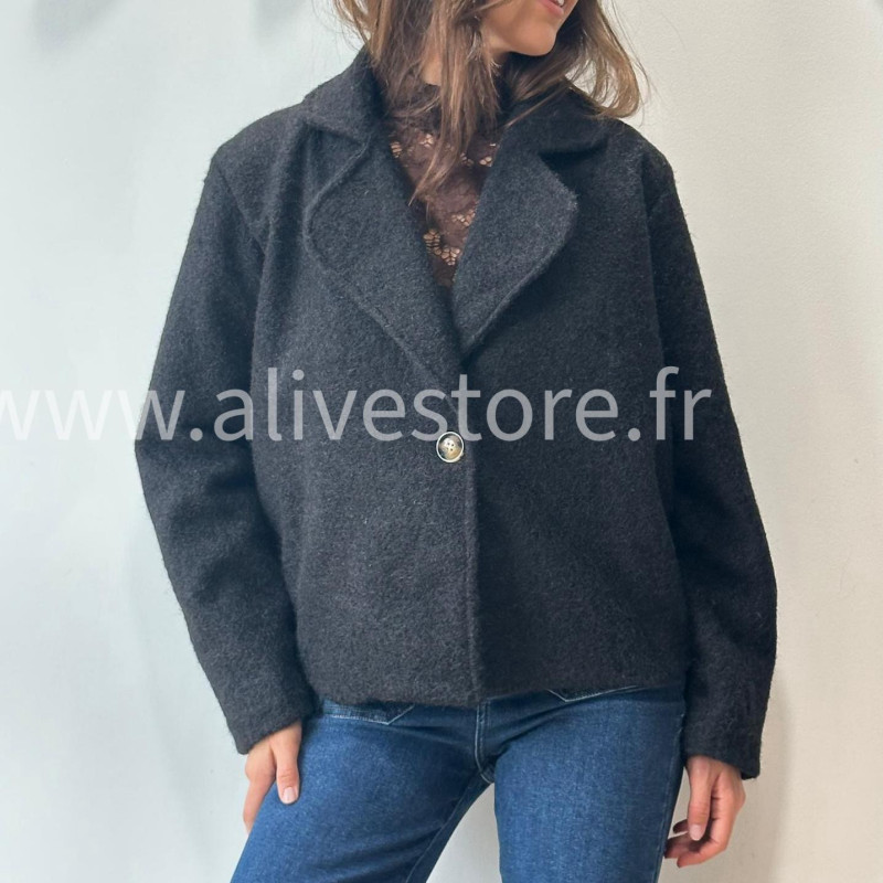 MANTEAU COURT LINA EN BEIGE – ALIVE STORE