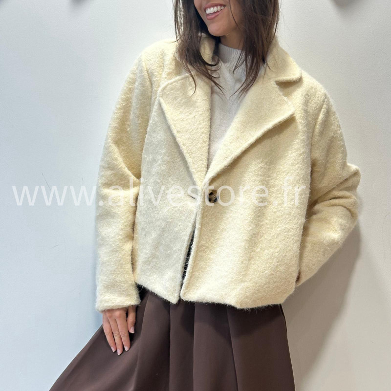 MANTEAU COURT LINA EN BEIGE – ALIVE STORE
