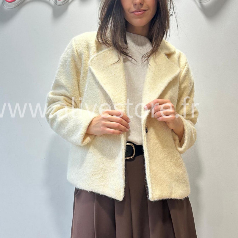 MANTEAU COURT LINA EN BEIGE – ALIVE STORE