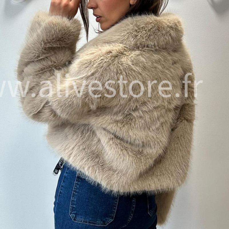 Veste Mia courte en fausse fourrure – beige ou noir | ALIVE STORE