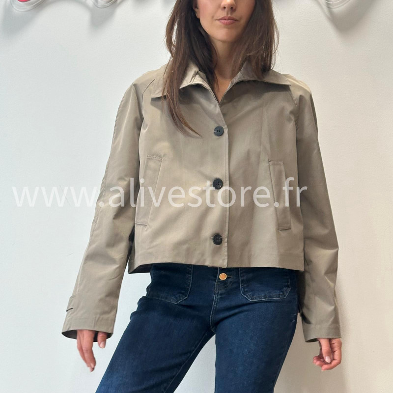 VESTE ROMY BEIGE COURTE CLASSIQUE – ALIVE STORE