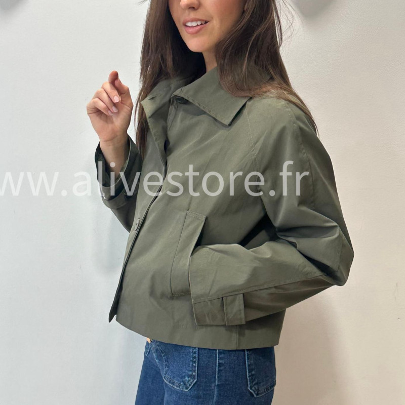 VESTE ROMY BEIGE COURTE CLASSIQUE – ALIVE STORE