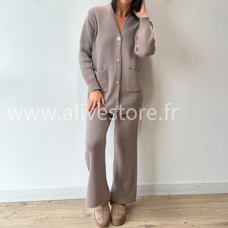 ENSEMBLE ELSA MAILLE DOUCE BEIGE – ALIVE STORE