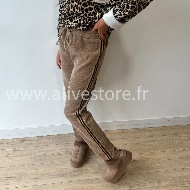 PANTALON CASEY VELOURS CÔTELÉ BEIGE – ALIVE STORE