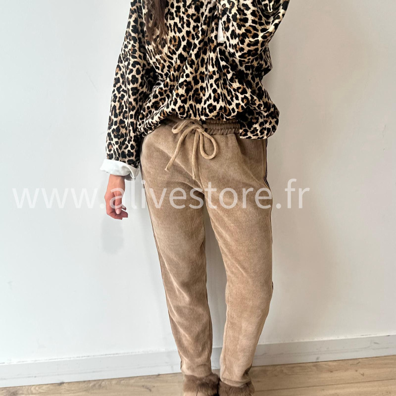 PANTALON CASEY VELOURS CÔTELÉ BEIGE – ALIVE STORE